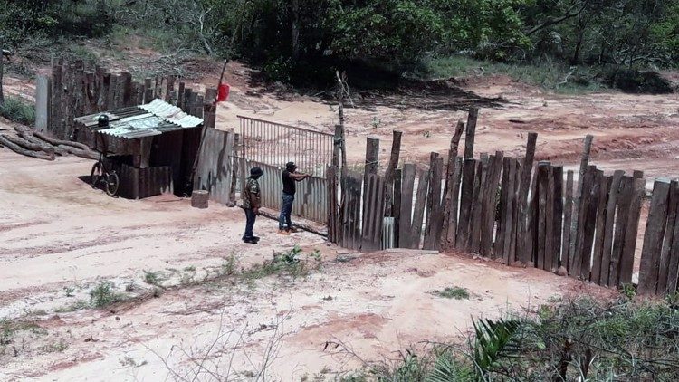 A barreira da Terra Indígena Governador