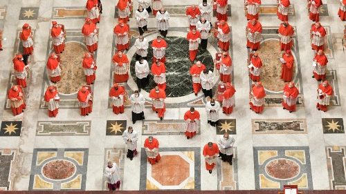 Papa aos novos cardeais: vigilância para permanecer no caminho de Jesus