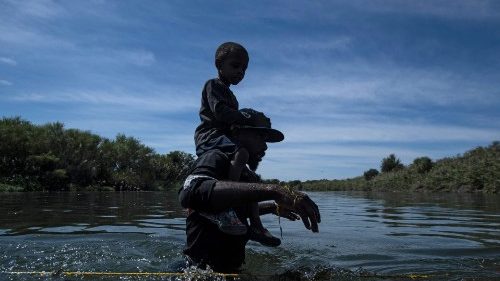 EUA: bispos pedem tratamento humano a migrantes haitianos