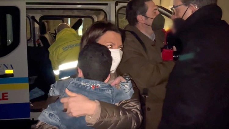 O pequeno Mustafa na chegada no aeroporto Fiumicino, Roma, em 21 de janeiro