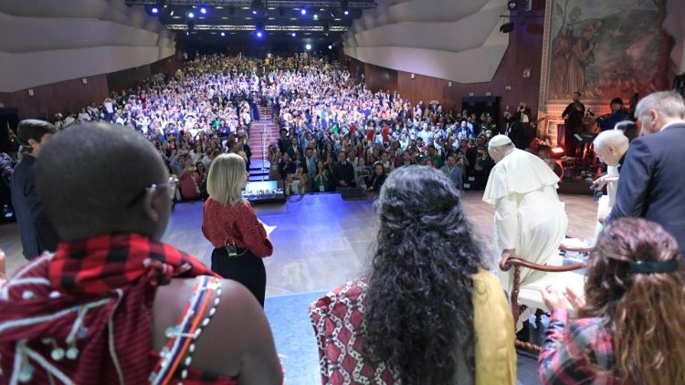 Papa Francisco no encontro com os jovens