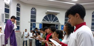 Rito da Entrega do Credo aos Catequizandos na Paróquia Santa Teresinha