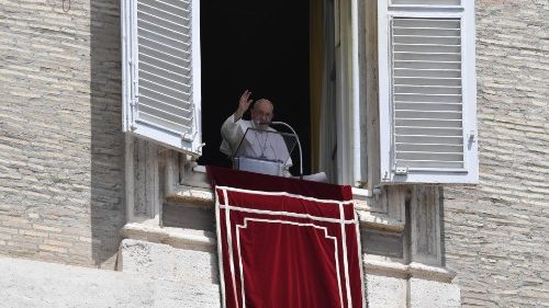 O Papa: semear a Palavra sempre, mesmo que o mundo reme contra