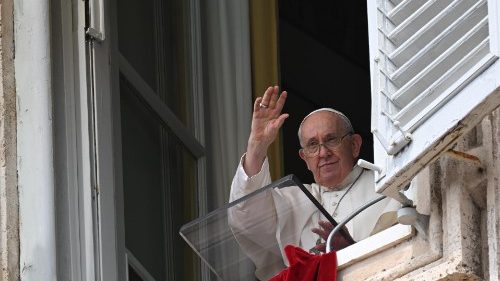 O Papa: Jesus está ao nosso lado, nos acompanha nos caminhos mais difíceis