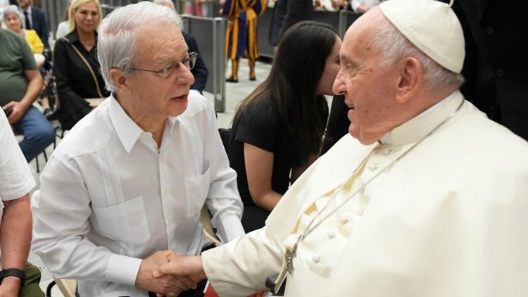 Papa Francisco com o teólogo dominicano Frei Betto