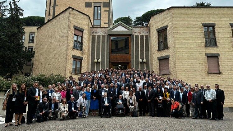 Participantes do encontro de reitores de universidades latino-americanas em Roma