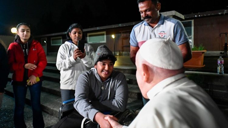 O encontro de Francisco com as pessoas acolhidas na paróquia situada na periferia de Roma