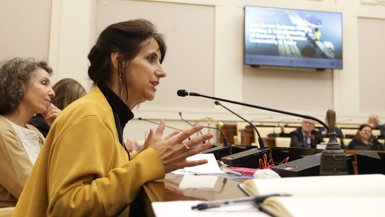 Lia Beltrami fala durante o evento Care for Our Common Home