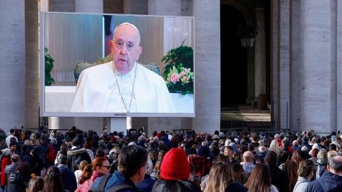 O Papa no Angelus: no Advento, achar nos necessitados, Jesus que vem