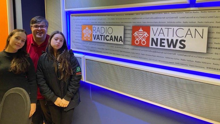 Visita do grupo à Rádio Vaticano