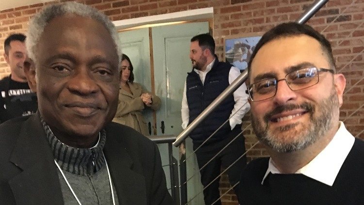Cardeal Turkson com Mario Galgano, correspondente do Vatican News em Davos