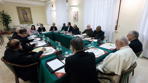 Três mulheres na reunião do C9 para falar sobre o papel feminino na Igreja