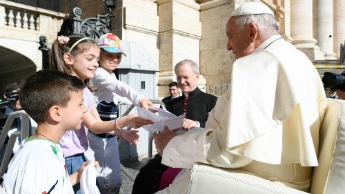 O Papa: o Espírito é um vento que não pode ser “engarrafado”, Ele cria e torna livres