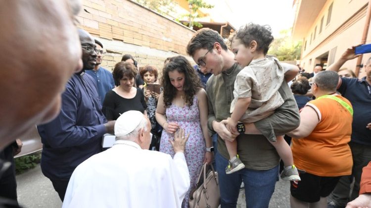 Durante o encontro, o Santo Padre saudou os presentes