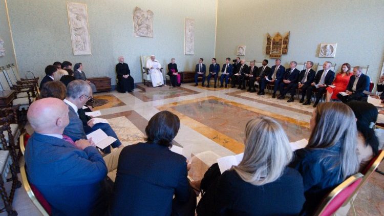 O Papa em audiência com os CEOs de importantes realidades econômicas mundiais (Vatican Media)