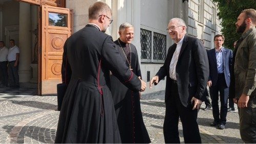 Card. Parolin: na Ucrânia para levar a proximidade do Papa e rezar pela paz