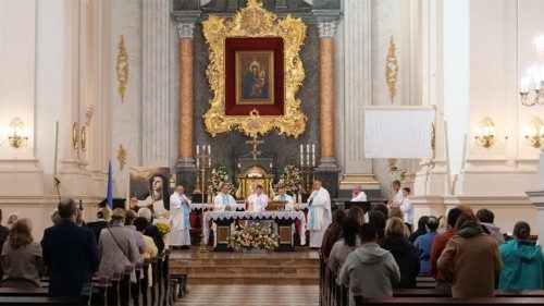 Presidente dos bispos latinos: Parolin na Ucrânia, "um sinal de que o Papa está conosco"