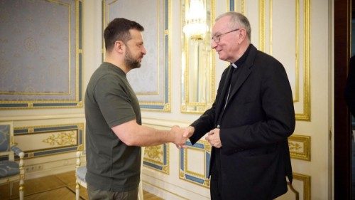 Parolin encontra Zelensky em Kiev: esforço por uma "paz justa e duradoura"