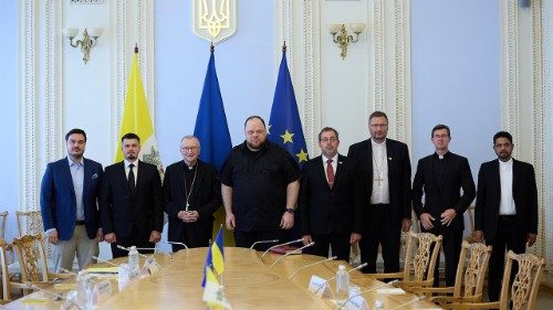 Ucrânia, Parolin encontra o primeiro-ministro Shmyhal e visita o Parlamento
