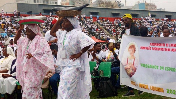 Mais de dez mil jovens no Estádio dos Coqueiros, para o Fest-Jovem Luanda 2024