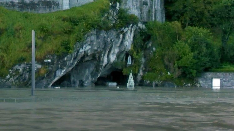 A gruta de Lourdes inundou no sábado, 7 de setembro (foto Santuário).