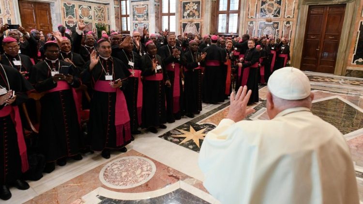 Audiência do Papa aos participantes do curso de formação para novos bispos - 21.09.2024 (Vatican Media)