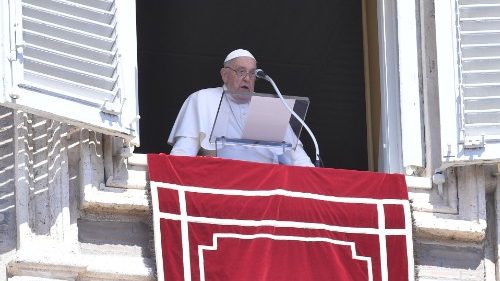 O Papa no Angelus: no cuidado com os mais fracos está o verdadeiro poder