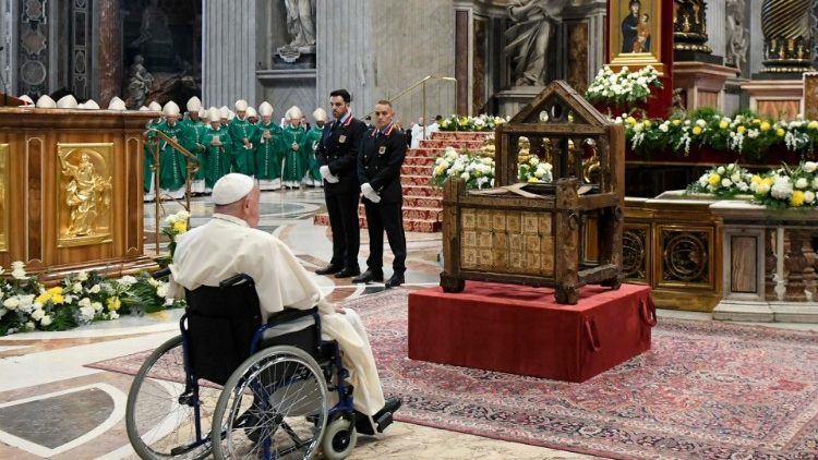 Francisco contempla a "Cátedra de Pedro"