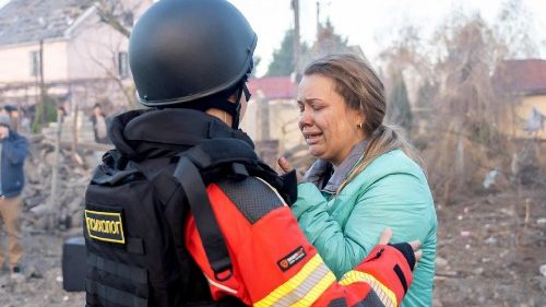 Ucrânia: no milésimo dia de guerra, Papa pede fim da loucura da violência e uma paz justa e duradoura