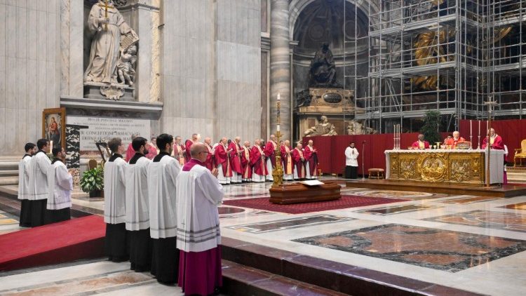 Exéquias na Basílica de São Pedro