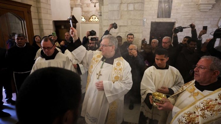 A cerimônia de início do Advento na Igreja da Natividade, em Belém