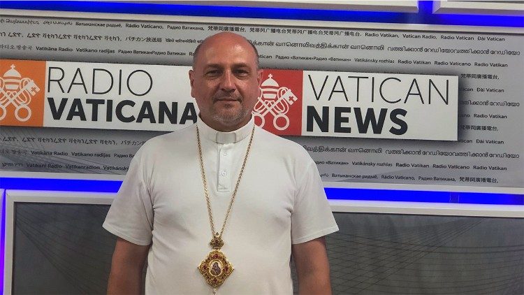 Bispo Manyshyn é o convidado nos estúdios de mídia do Vaticano