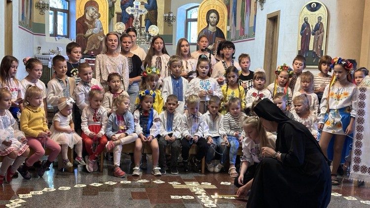 O Rosário das crianças em Kharkiv