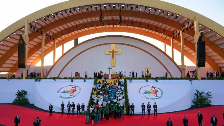 Vigília de Oração com os jovens em Tor Vergata