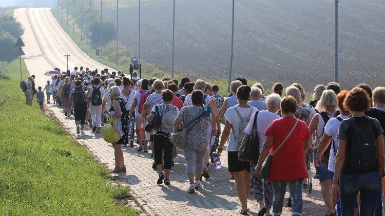 Uma imagem da peregrinação ao santuário de Piekary