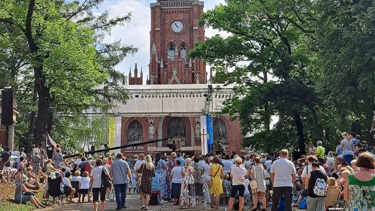 O santuário de Piekary durante uma peregrinação