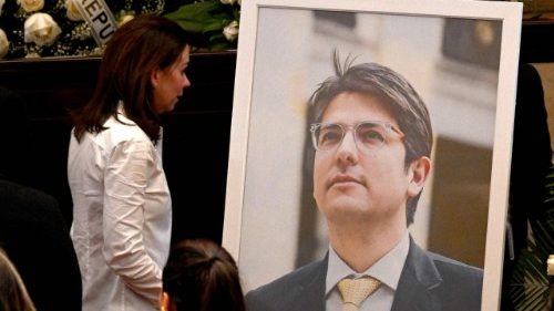 Igreja na Colômbia se faz próxima à família do senador Uribe e pede união do país