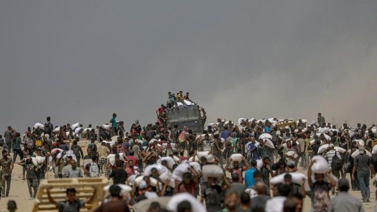 Palestinos recolhem alimentos em ponto de distribuição (Ansa) Palestinos recolhem alimentos em ponto de distribuição (Ansa)