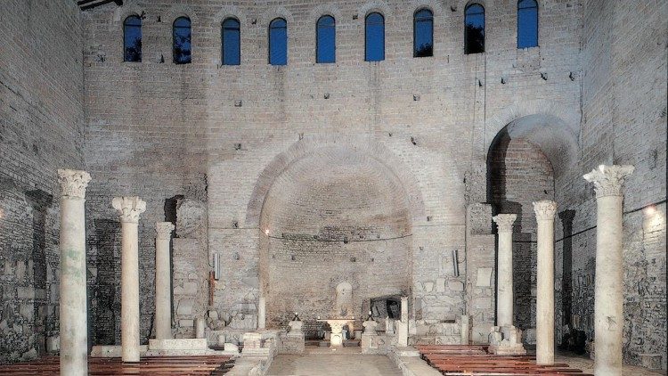 Catacumba de Domitila, basílica parcialmente subterrânea dos Santos Nereu e Aquileu (© Arquivo Fotográfico PCAS)