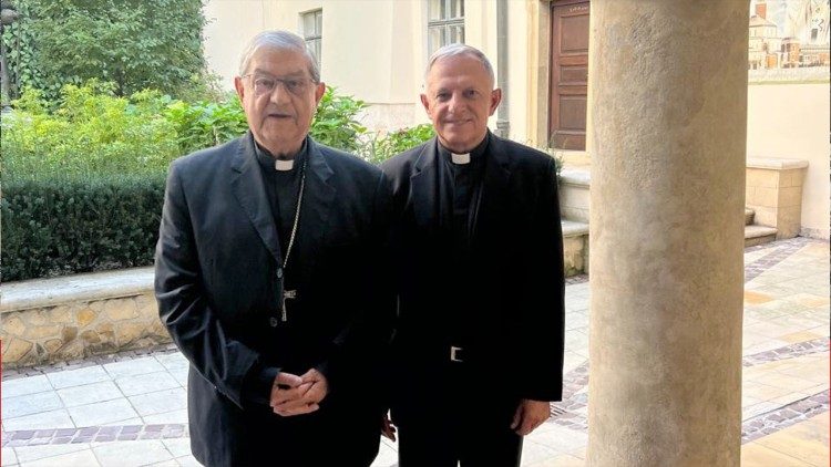 O cardeal Sepe com dom Mokrzycki O cardeal Sepe com dom Mokrzycki