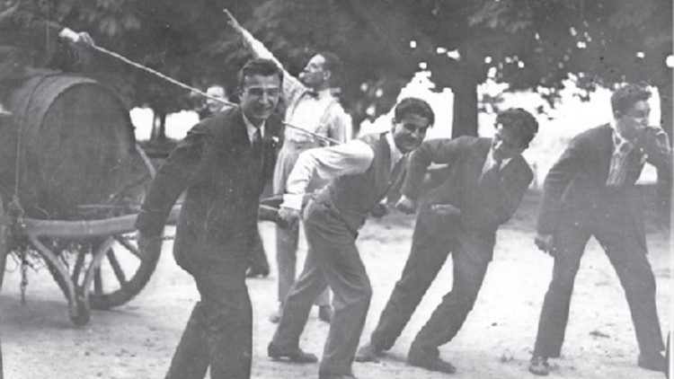 Fotos do livro de Luciana Frassati, PIER GIORGIO FRASSATI .Os Dias de Sua Vida