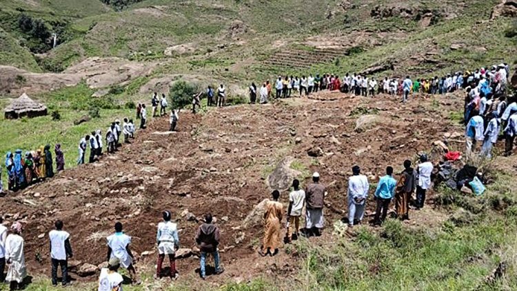 Deslizamento de terra em Tarasin, região de Darfur, Sudão.