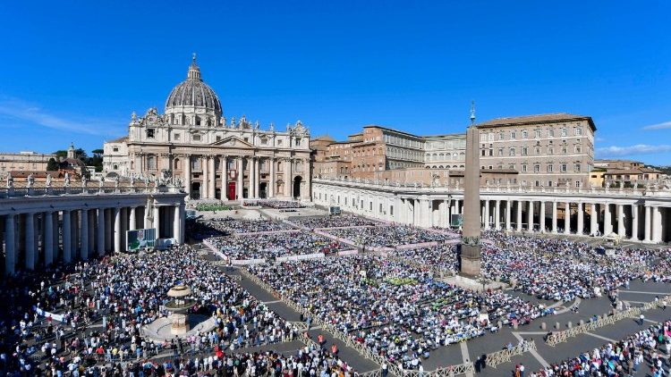 Praça São Pedro durante a missa do Jubileu dos Catequistas