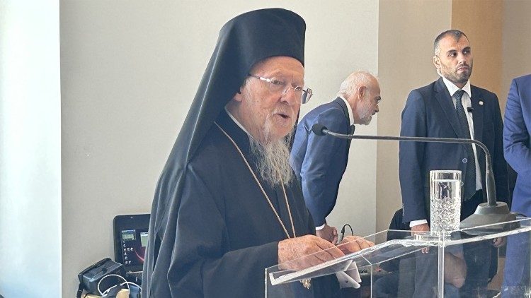 O patriarca Bartolomeu pronuncia seu discurso