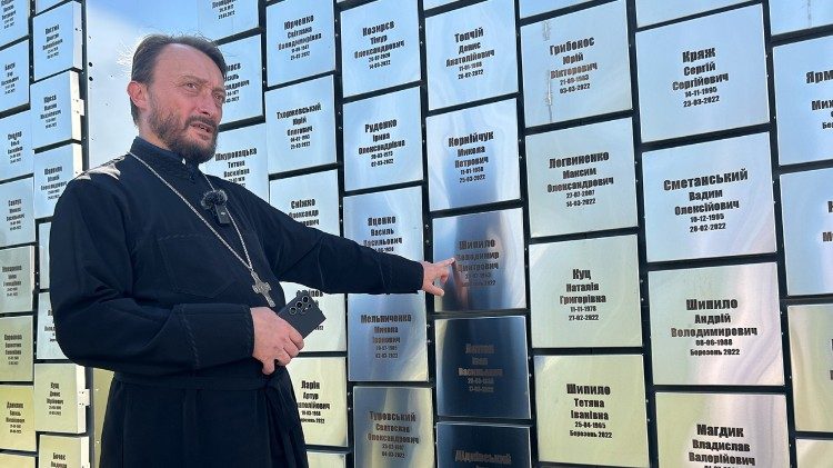 Padre Andriy Halavin no memorial