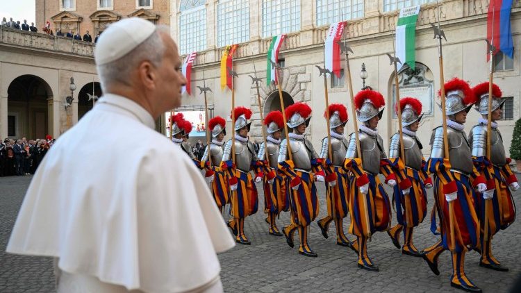 Papa Leão XIV durante a cerimônia de juramento