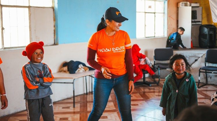 Momentos de brincadeira com crianças de uma escola de Zamora