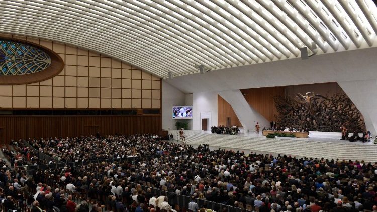 A Sala Paulo VI durante o encontro desta tarde entre o Papa e as equipes sinodais e órgãos de participação A Sala Paulo VI durante o encontro desta tarde entre o Papa e as equipes sinodais e órgãos de participação