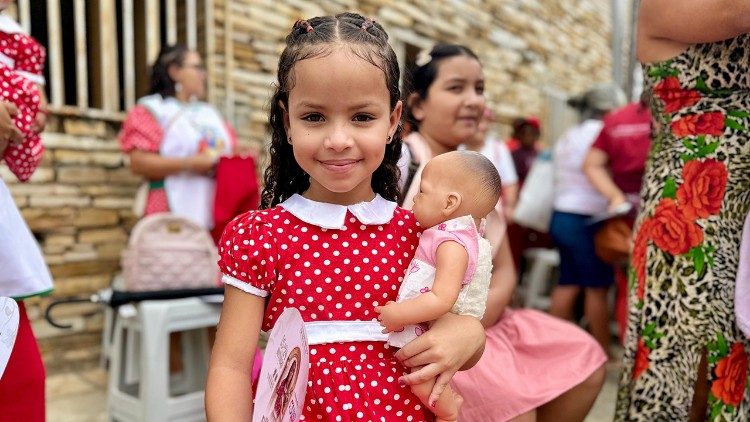 Os devotos de Menina Benigna no interior do Ceará Os devotos de Menina Benigna no interior do Ceará