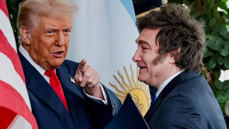 Javier Milei e Donald Trump, em uma das quatro ocasiões em que eles se encontraram em 2025.